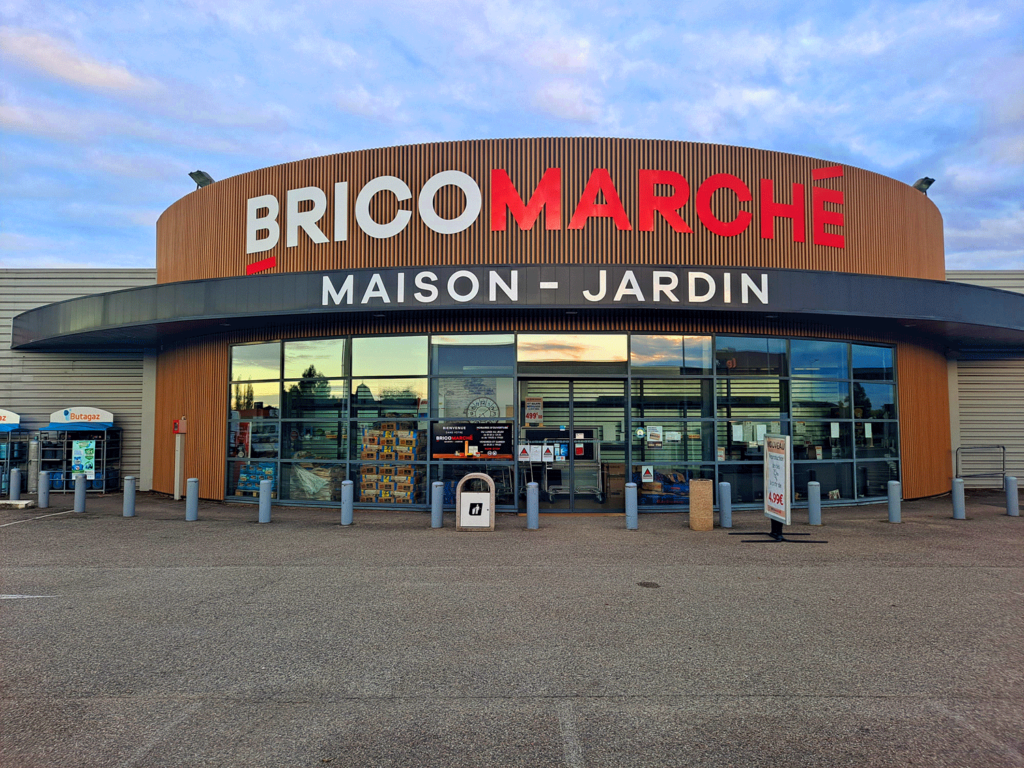 Devanture magasin à Villefranche : Créez une façade attractive - Premium Pub